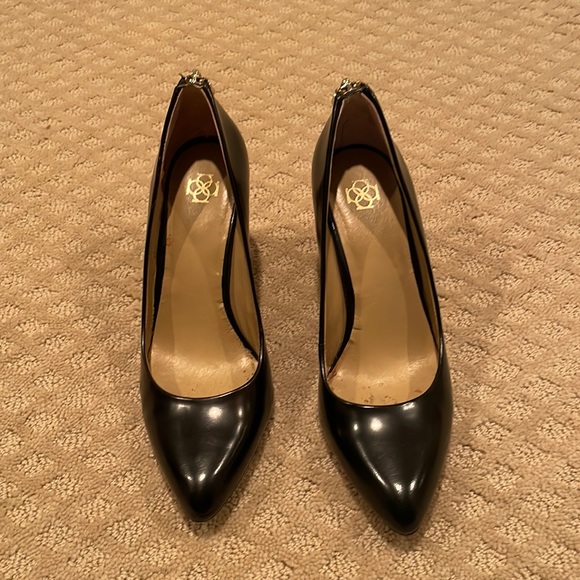 Ann Taylor Shoes - Ann Taylor black pumps
